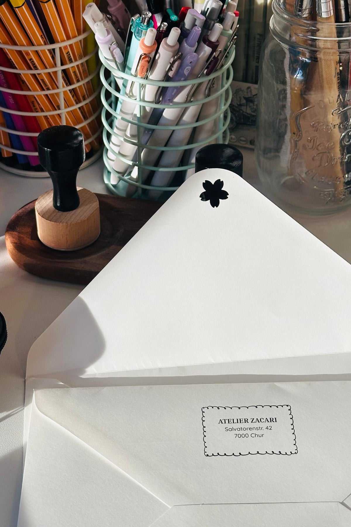 Atelier-Zacari-Briefpost